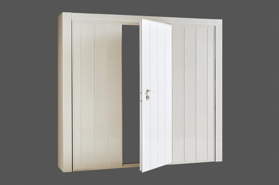 The pedestrian door is available for Classic-V and double aesthetics. The pedestrian door is supplied as standard with 3-point locking armoured lock and defender to protect the cylinder.